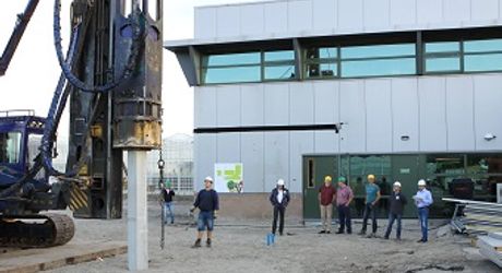 Eerste paal nieuwbouw Laboratorium Enza Zaden